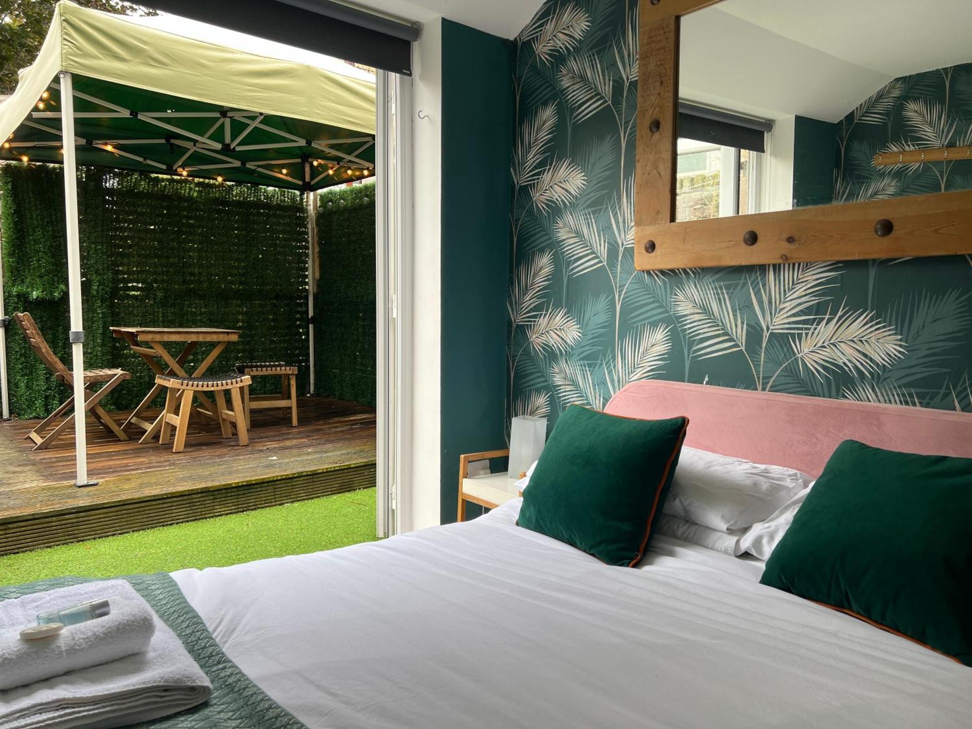 Stylish & Cosy Margate Escape With Hot Tub And Log Burner Dogs Welcome Eksteriør billede